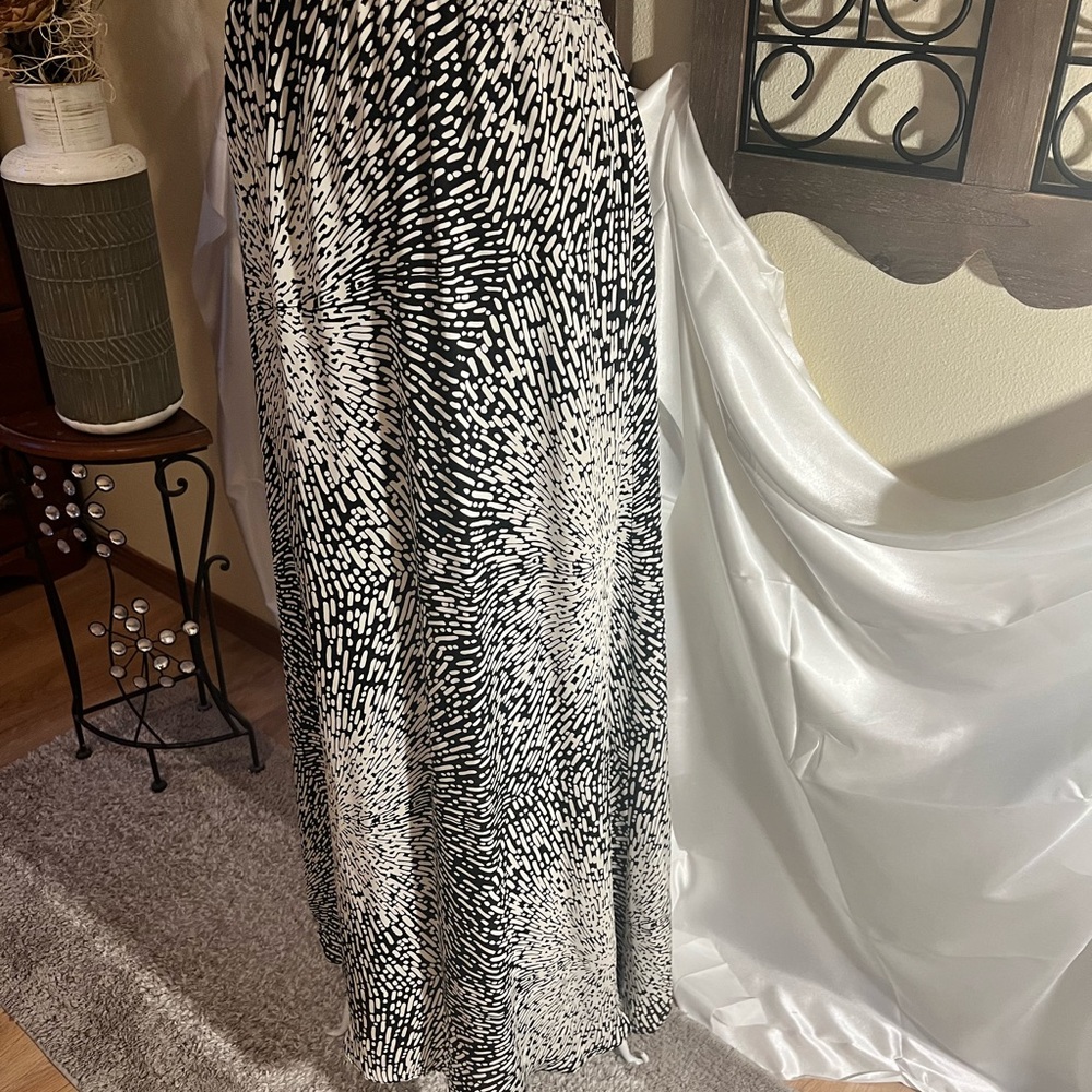Parker Black and White One Shoulder Dress - Picture 4 of 8